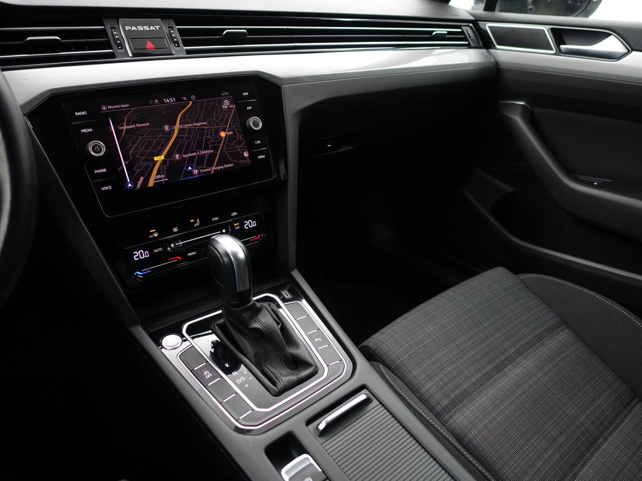 Volkswagen PASSAT Variant 1.5 TSI Business Aut- Ada Cruise, Ergo Comfort, Keyless, Carplay, Park Assist, Elek Trekhaak, Led