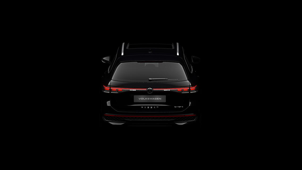 Volkswagen PASSAT Variant R-Line Edition - eHybrid | 'App-Connect' draadloze smartphone integratie | Afstandscontrolesysteem (Front Assist) | Automatische afstandsregeling (Adaptive Cruise Control)
