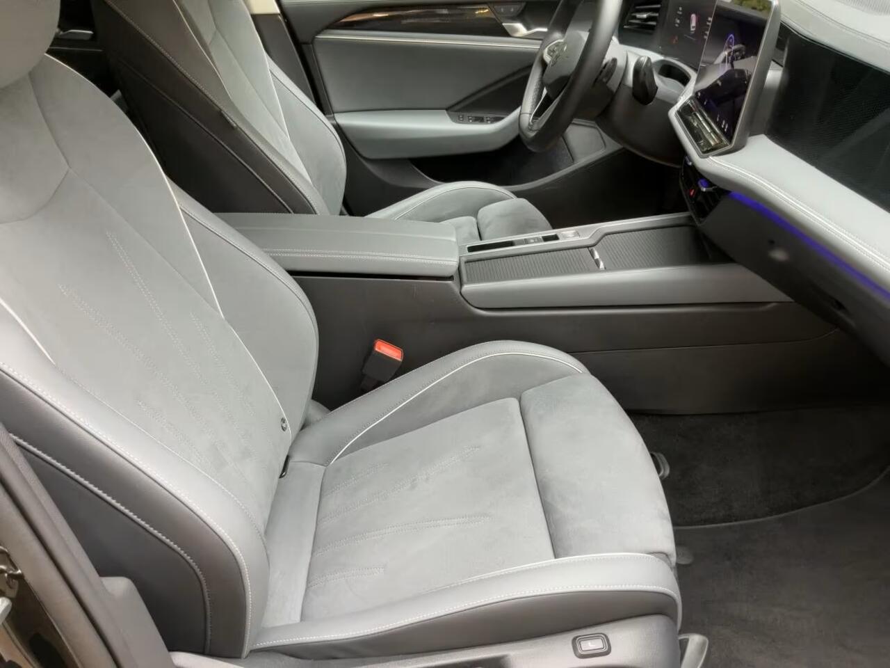 Volkswagen PASSAT Variant 2.0 TDI 150 PK DSG ACC Trekhaak Massage LED 360 Camera