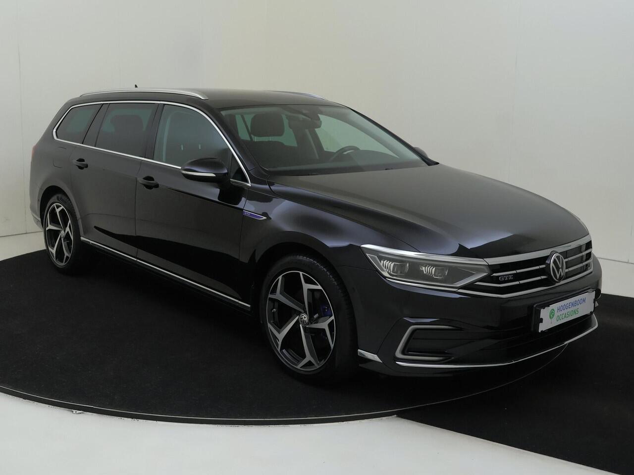 Volkswagen PASSAT Variant 1.4 TSI PHEV GTE Business | Digital cockpit Pro | 360 camera | Dodehoek detectie | Stoelverwarming voor en achter | Standkachel | Parkeerasisstent | LED matrix verlichting | Navigatie |