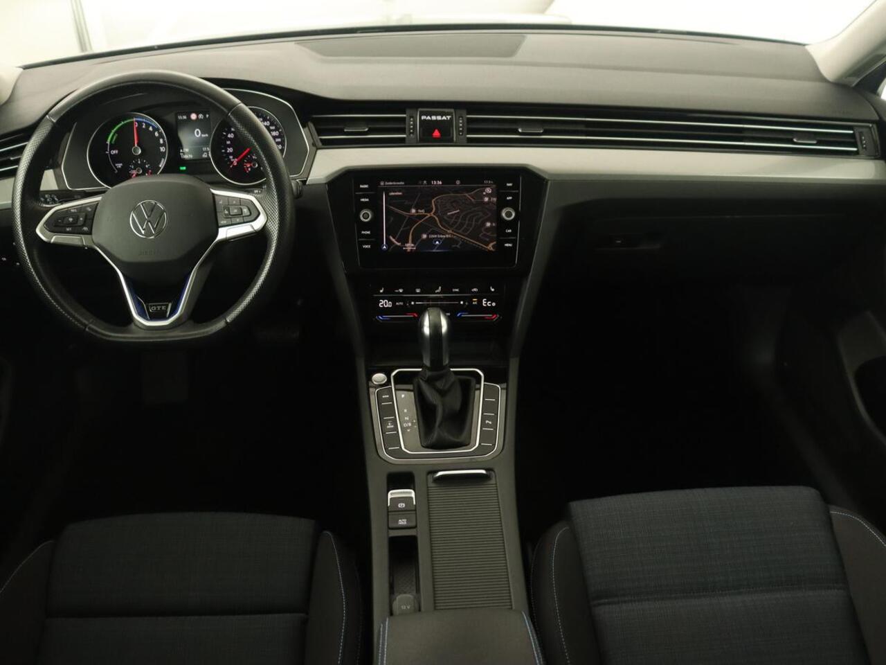 Volkswagen PASSAT 1.4 TSI PHEV GTE | Trekhaak | Stoelverwarming | Massage | Camera | Adaptive cruise | Carplay | Navigatie | Side Assist | Matrix LED | Plug In