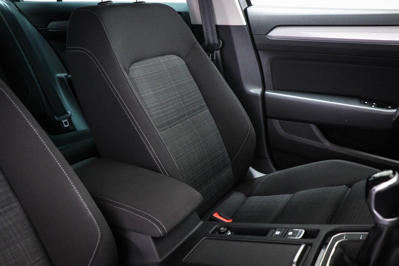 Volkswagen PASSAT 1.5 TSI Comfort Business | LED | APP CONNECT | CAMERA