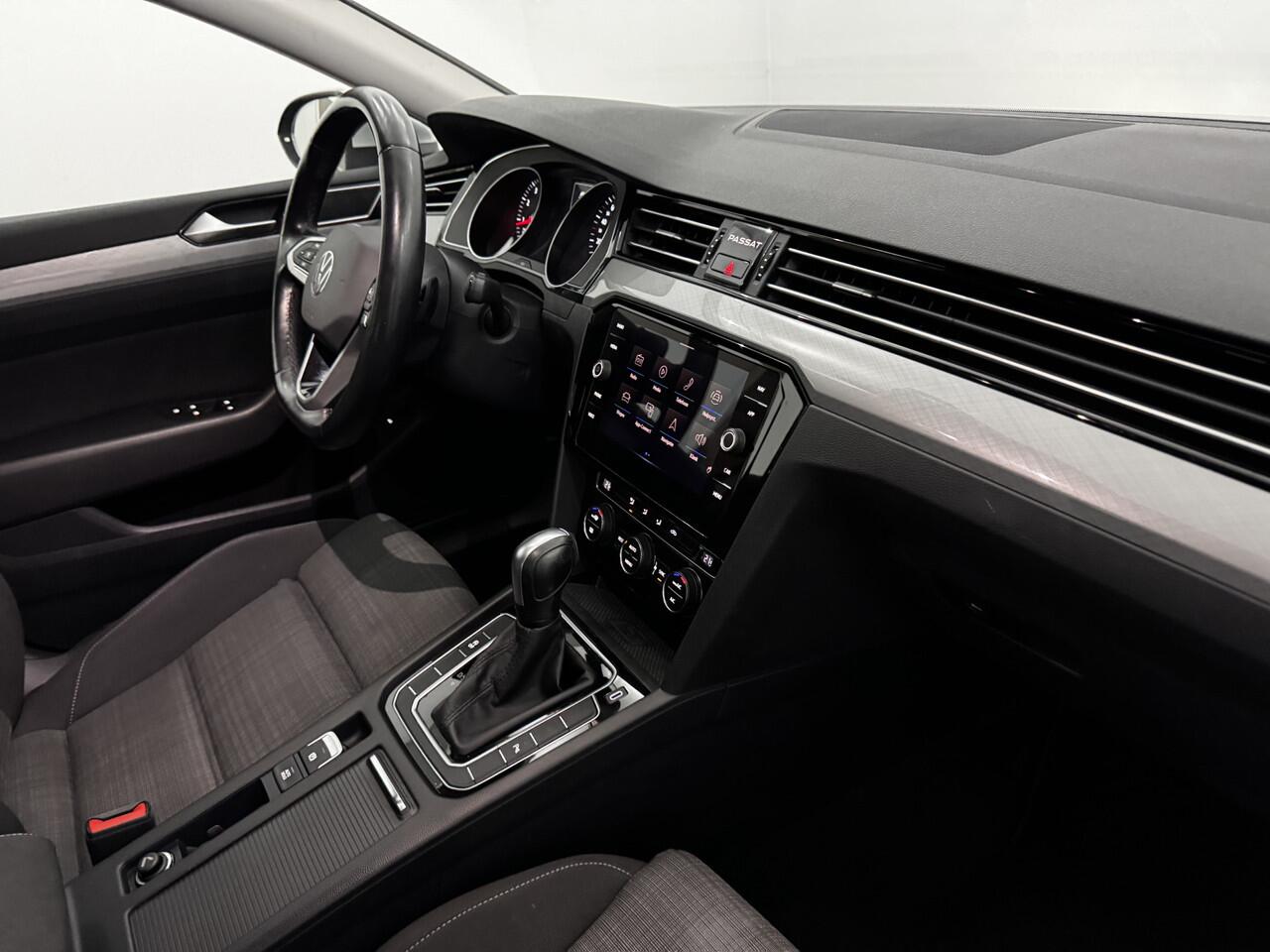 Volkswagen PASSAT Variant 1.5 TSI Comfort Business Clima, Navi, Parkeersensoren, Keyless start, Cruise control, A start stop, Lichtmetalen velgen