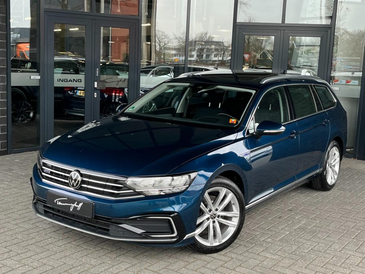 Volkswagen PASSAT 1.4 TSI PHEV GTE - PANO - HEAD UP - CAMERA