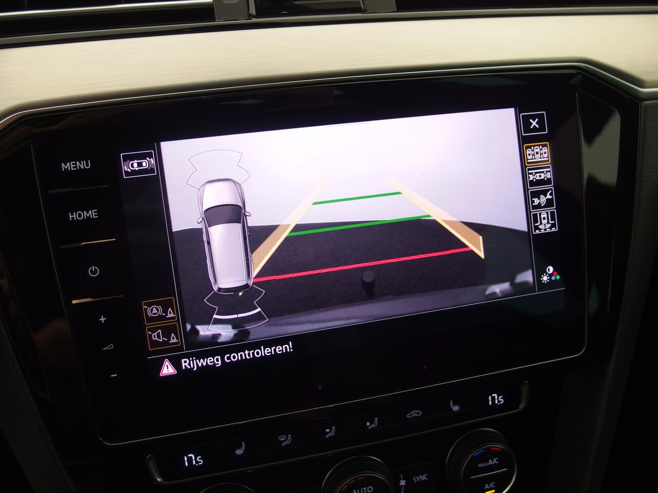 Volkswagen PASSAT Variant 1.5 TSI Elegance Business R FACELIFT / R-LINE / AUTOMAAT / GR NAVI / TREKHAAK / STOELVERW / CAMERA / FULL LED / NL-AUTO