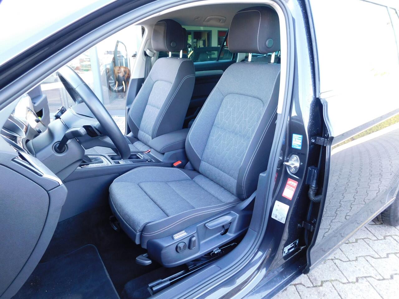 Volkswagen PASSAT Variant 1.5 TSI/DSG Business, Acc, Led, Trekhaak, Carplay, Navi