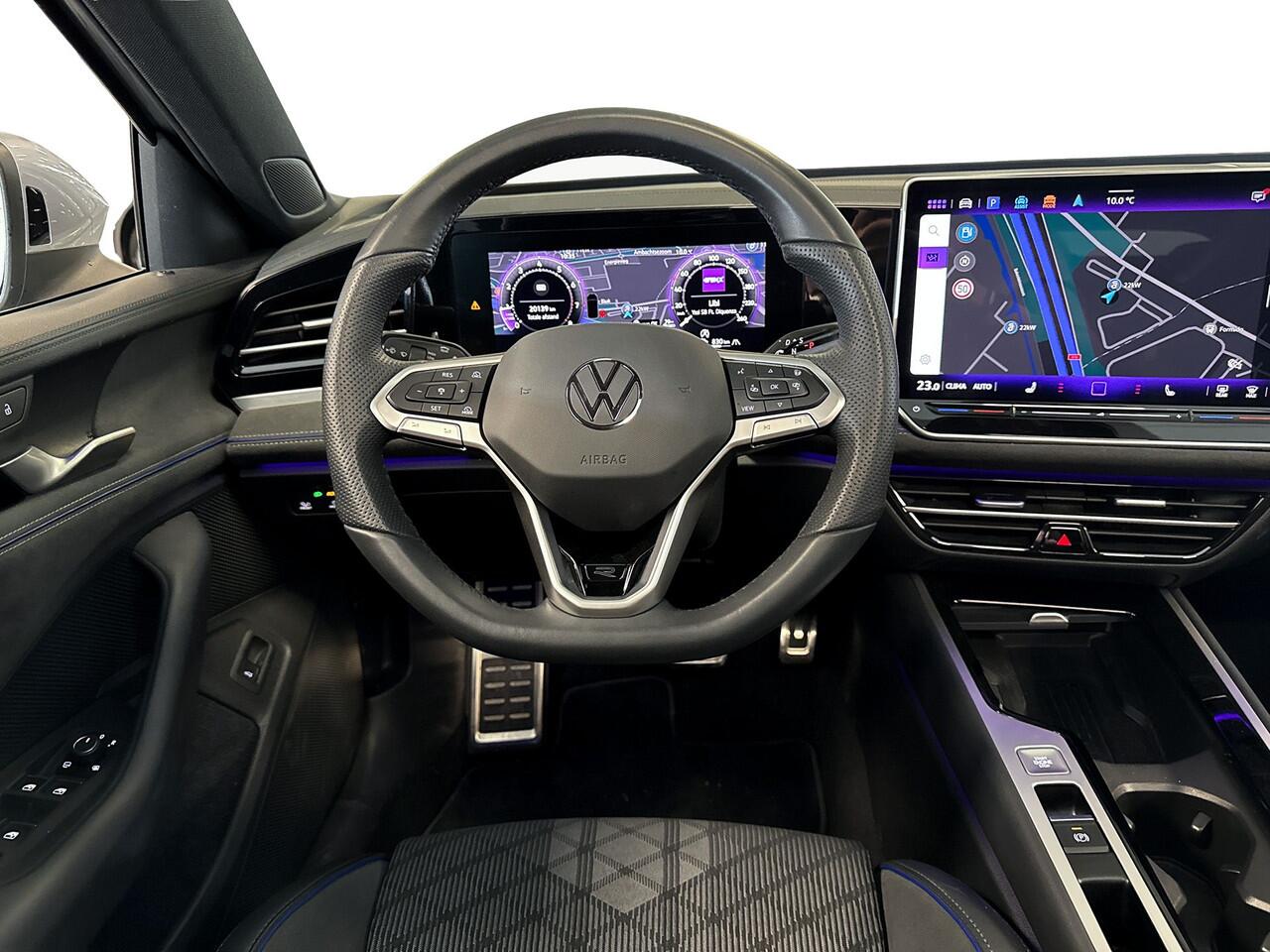 Volkswagen PASSAT Variant 1.5 eTSI R-Line Edition Top-Sport Ego-Active, incl. massagefunctie | Achteruitrijcamera | Panoramadak