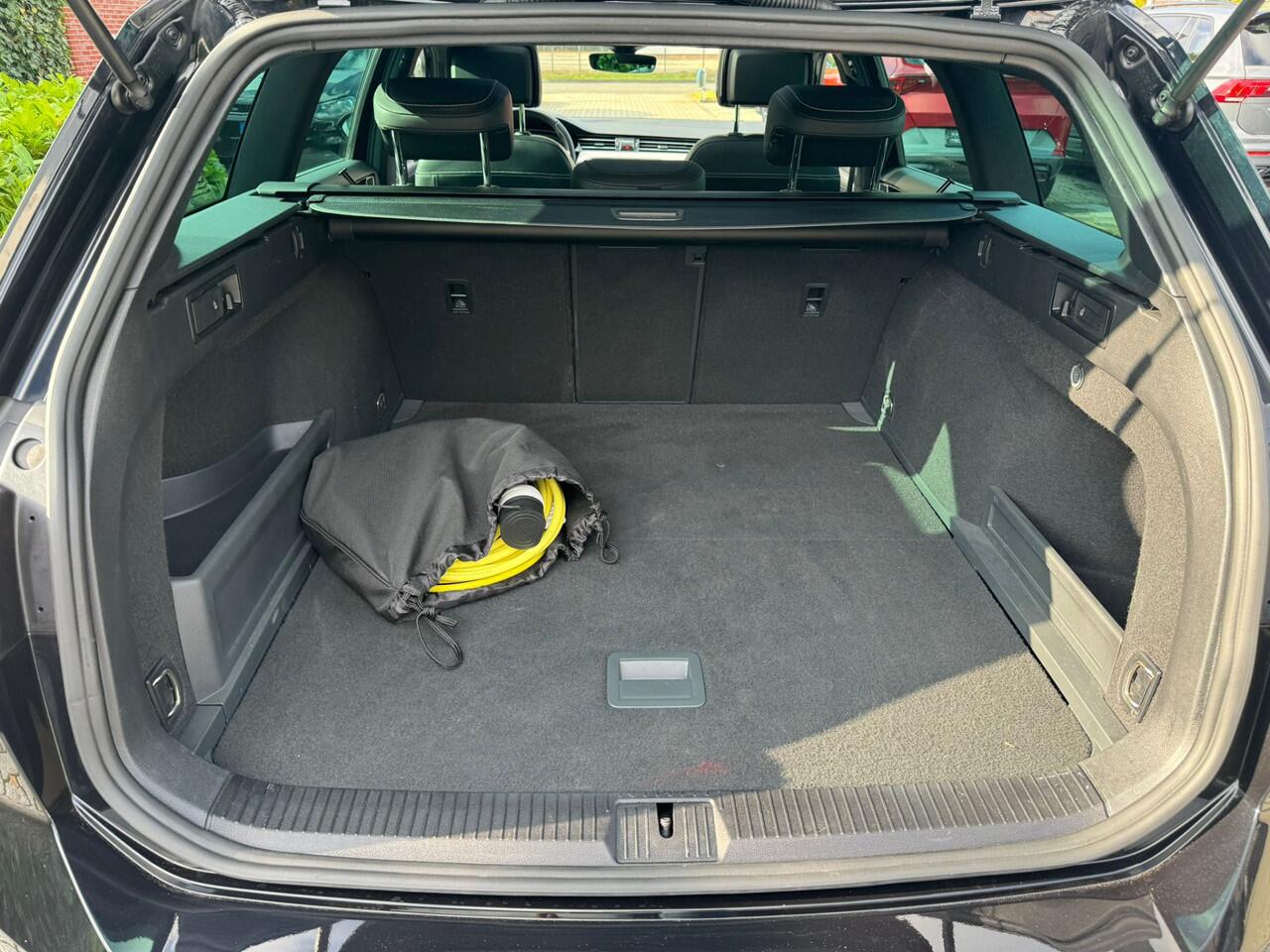 Volkswagen PASSAT Variant 1.4 TSI PHEV GTE pano, leer, virtual cockpit, cruise