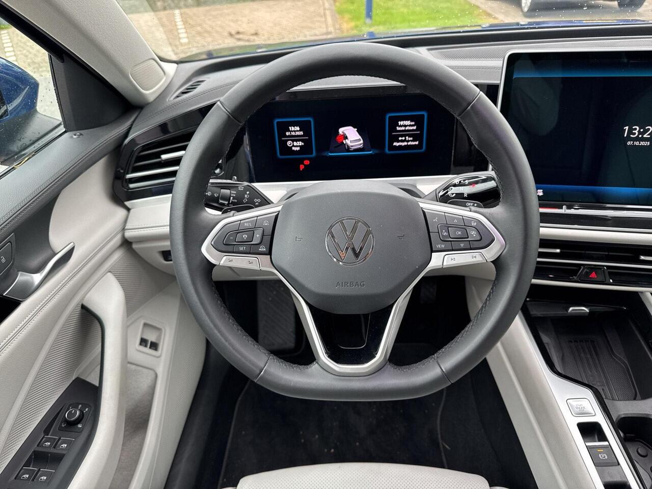 Volkswagen PASSAT Variant 1.5 eHybrid Elegance | Trekhaak | Leder | 18 inch | 150 pk | Automaat | SOH 100% |