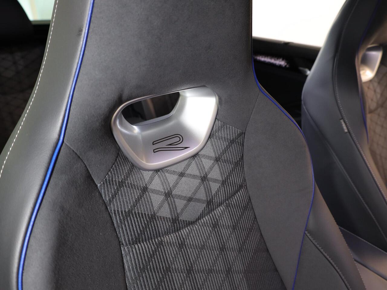 Volkswagen PASSAT Variant 1.5 eHybrid R-Line Edition 272PK PHEV | Panorama dak | Harman Kardon geluidsinstallatie | Trekhaak | Black style |