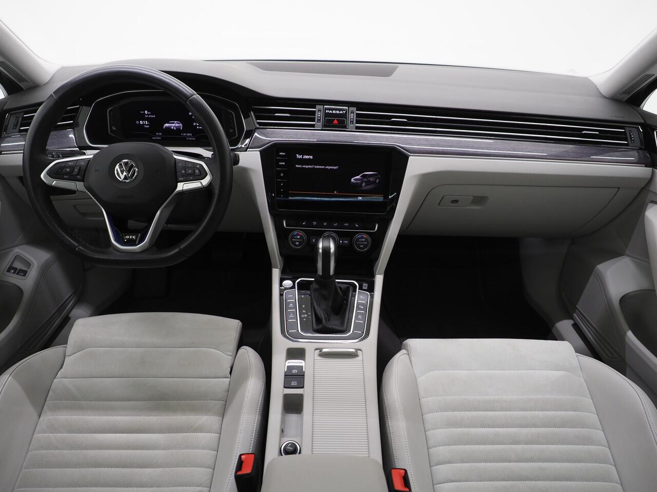 Volkswagen PASSAT Variant 1.4 TSI PHEV GTE R-Line | Panoramadak | Trehaak | Dynaudio | Massage | 360 | Head Up | Keyless