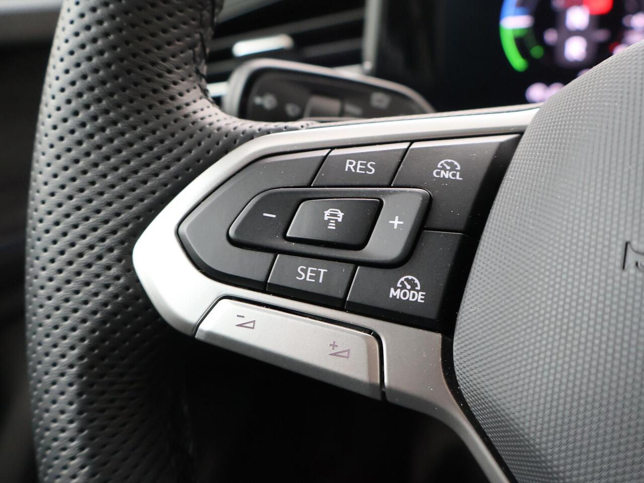 Volkswagen PASSAT Variant 1.5 eHybrid 204pk DSG R-Line Edition | Harman Kardon | Trekhaak met wegklapbare kogel | Travel Assist | Area View 360 graden camera |