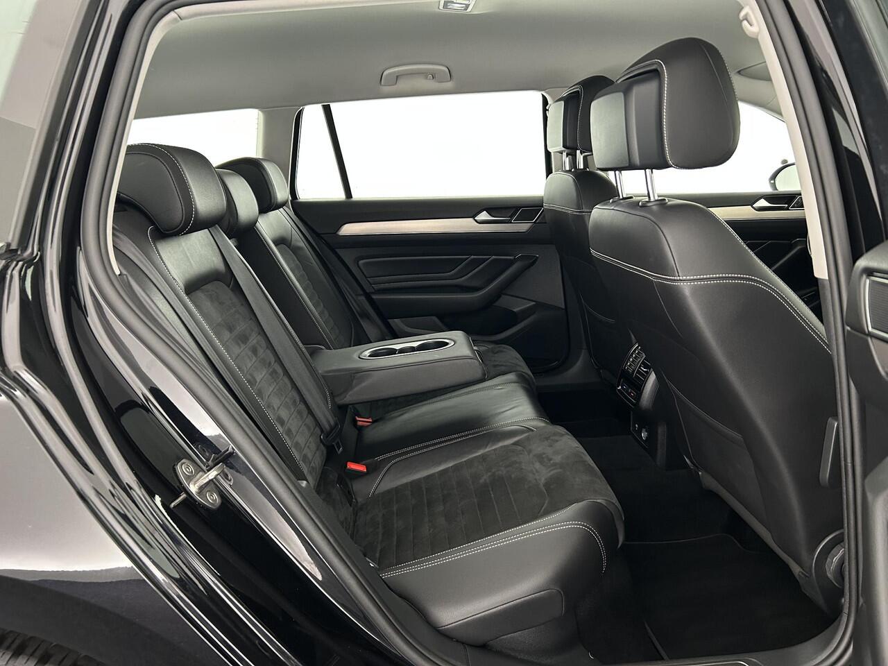 Volkswagen PASSAT Variant 1.5 TSI 150pk DSG Business Camera Stoelverwarming Navigatie