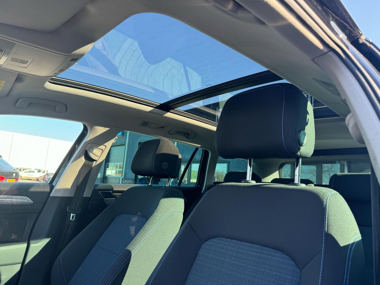 Volkswagen PASSAT 1.4 TSI PHEV GTE Business virtual cockpit, pano, memory stoel