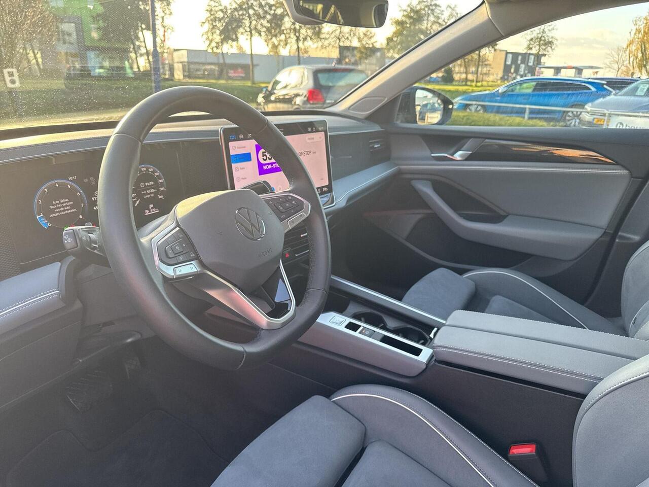 Volkswagen PASSAT Variant 1.5 eTSI Business | 150 pk |Automaat | ERGO Massage 2x | Trekhaak | A-Camera |