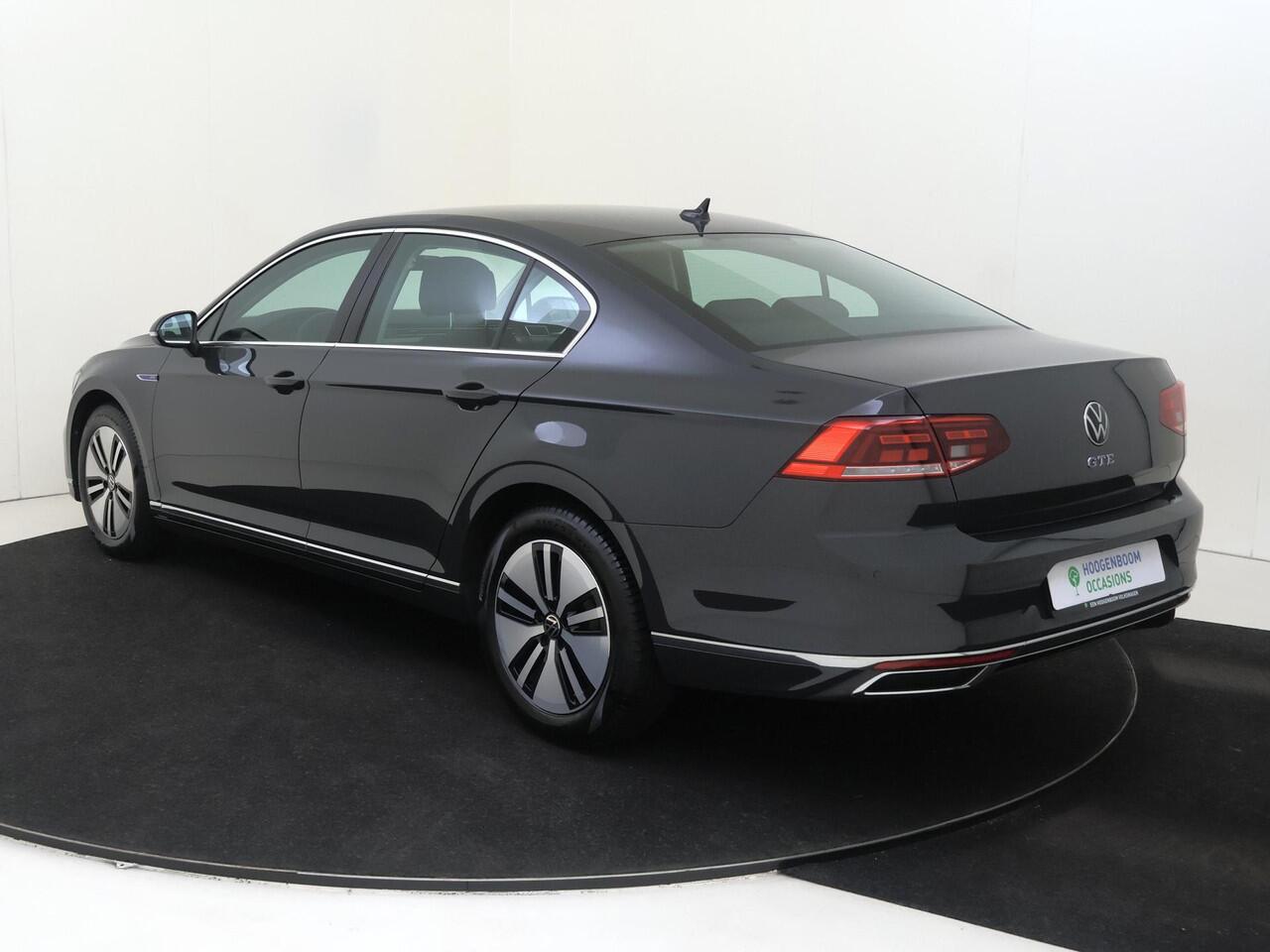 Volkswagen PASSAT 1.4 TSI PHEV GTE Business | SoH 97% | Achteruitrijcamera | 3-zone airco | Adaptieve cruise control | CarPlay | Stoelverwarming | Navigatie |