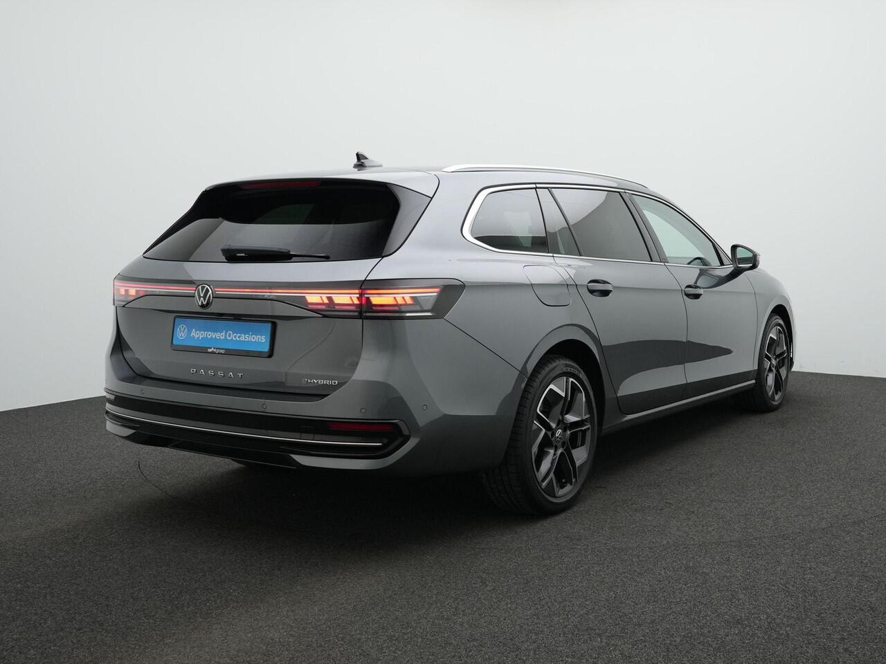 Volkswagen PASSAT Variant 1.5 eHybrid 272 pk Elegance Business | Trekhaak | Leder | Geheugen-/massagestoelen | Head-up display | Stoelventilatie | IQ Light