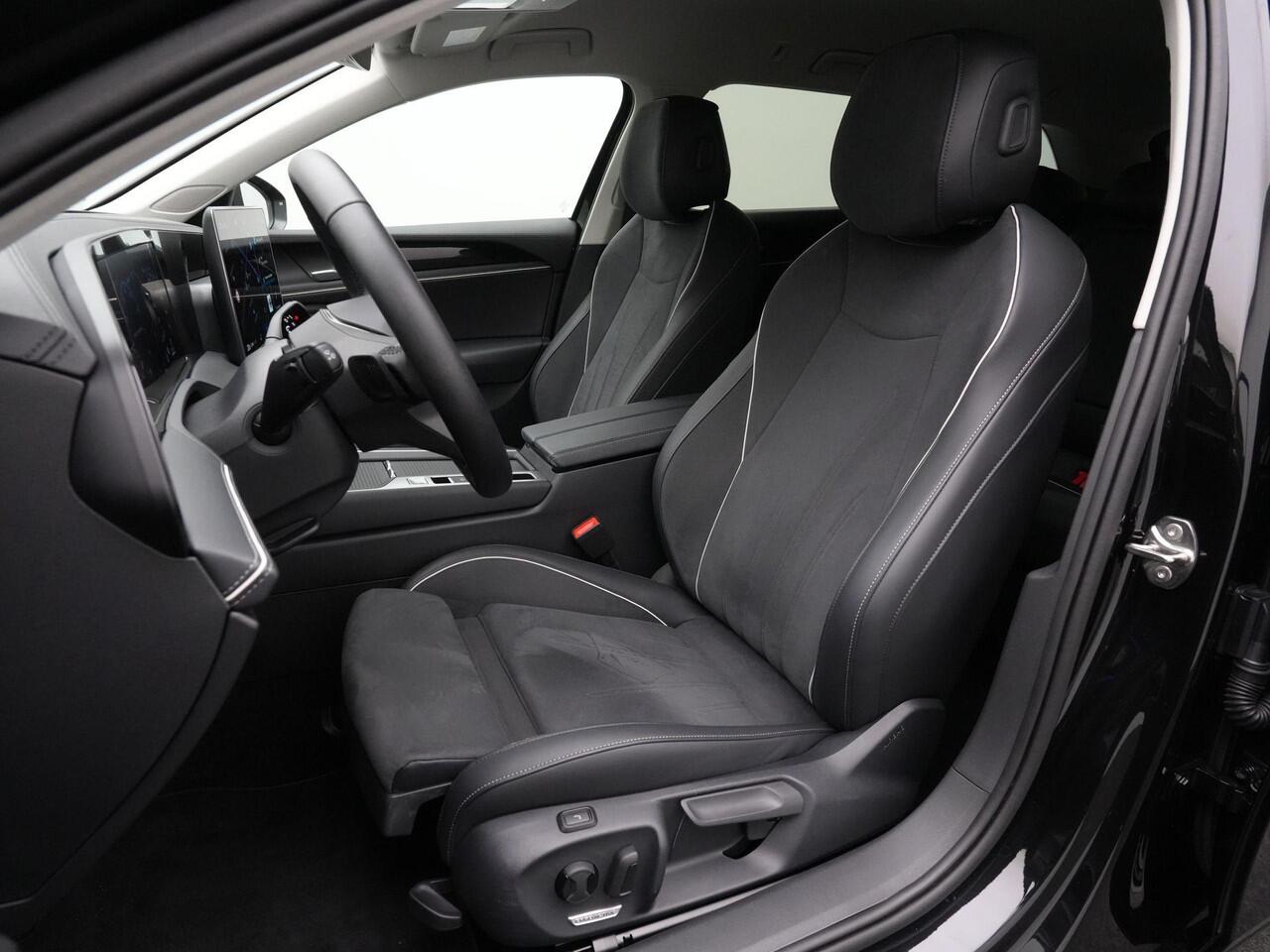 Volkswagen PASSAT Variant 1.5 eTSI 150 pk DSG Business | Trekhaak | 360 camera | Leder/alcantara | Stuur-/stoelverwarming | Massage