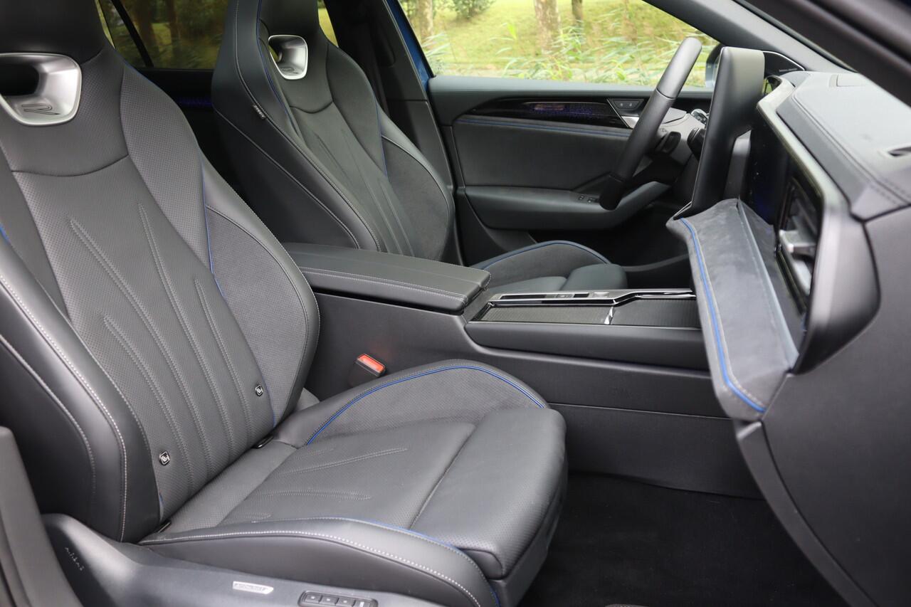 Volkswagen PASSAT Variant 1.5 eHybrid 272PK R-Line Edition Black Style Leder/Pano/IQ.Light/360/Head-up/HK/Navi Max/ACC/19"/Trekhaak wegkl.