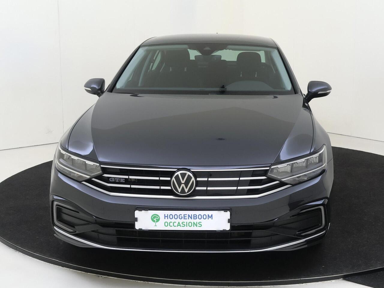 Volkswagen PASSAT 1.4 TSI PHEV GTE Business | SoH 97% | Achteruitrijcamera | 3-zone airco | Adaptieve cruise control | CarPlay | Stoelverwarming | Navigatie |