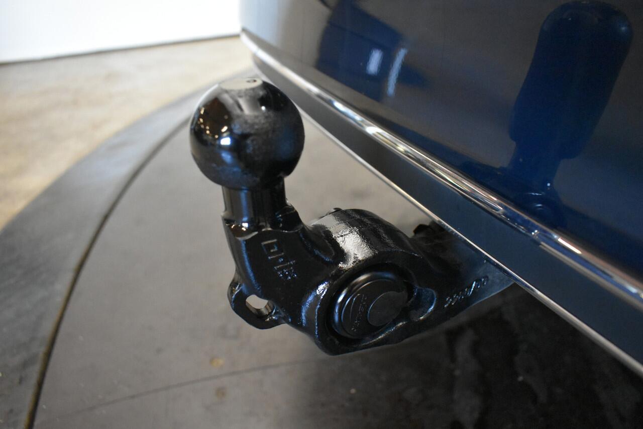 Volkswagen PASSAT GTE Head-up Disp Pano 360°Cam eLTrekh+aKlep Memo-seats Dhoek Det