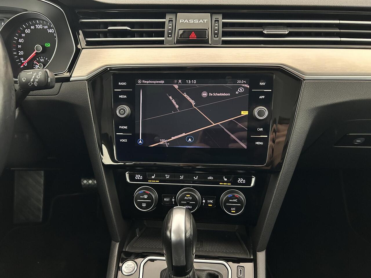 Volkswagen PASSAT Variant 1.5 TSI 150pk DSG Business Camera Stoelverwarming Navigatie