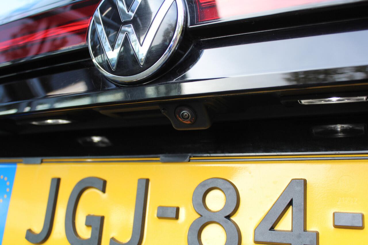 Volkswagen PASSAT Variant 1.5 eTSI 150 pk | Incl. 12 maanden Garantie | Stoel/stuur verwarming | Achteruitrijcamera | Adaptive cruise controle | Dodehoekdetectie | Parkeersensoren V+A | Navigatie | Apple CarPlay/Android Auto | Draadloze telefoonlader | Climate controle | L