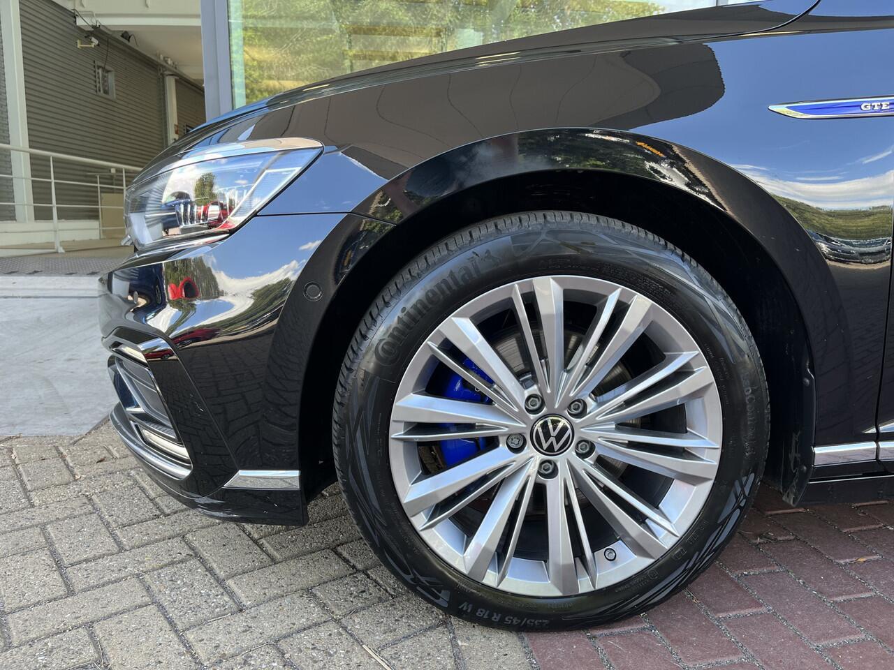 Volkswagen PASSAT Variant 1.4 TSI PHEV GTE Business / Panorma dak / Zwenkbare trekhaak / Virtual cockpit / Suede bekleding / Matrix koplampen