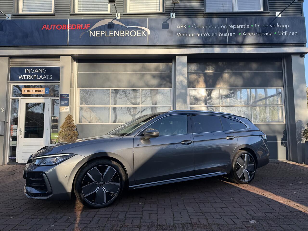 Volkswagen PASSAT Variant 1.5 eTSI R-Line Edition 150pk | Pano | IQ.Light | ACC | Ergo active + massage