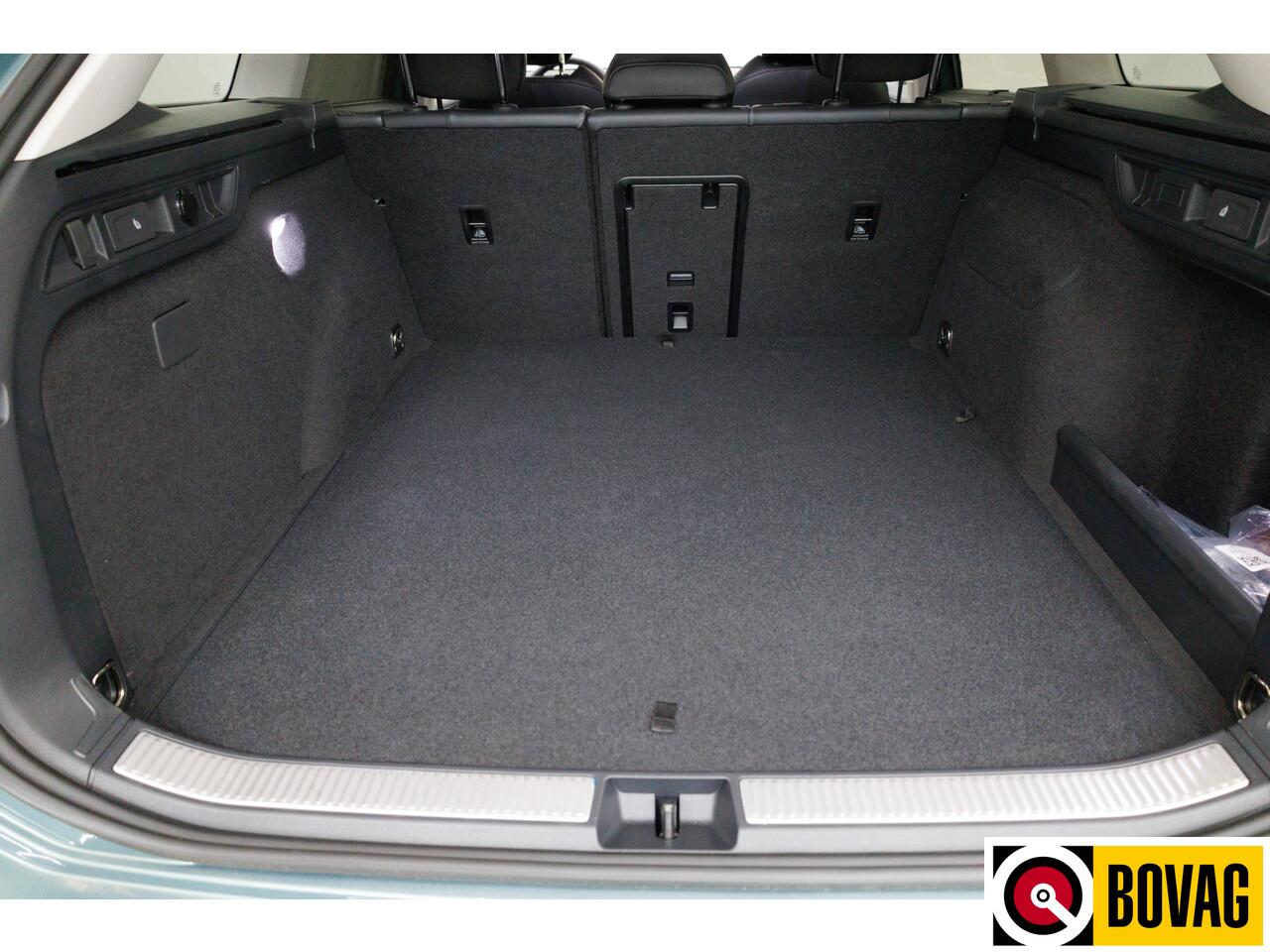 Volkswagen PASSAT Variant 1.5 eHybrid Business 204 PK | Facelift | Travel assist | Stoel &stuurverw. | Elec. klep | Ergo Active stoel met massage, Adaptieve cruise, Camera, Sfeerverlichting