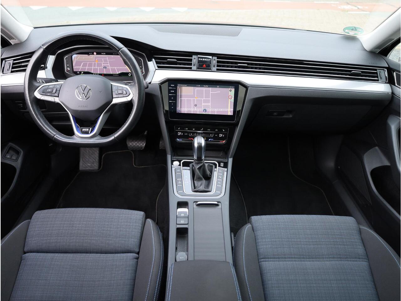 Volkswagen PASSAT Variant GTE 1.4 TSI PHEV 218PK | Panodak | Virtual | Keyless | Camera | Trekhaak | Stoel&Stuurverwarming |