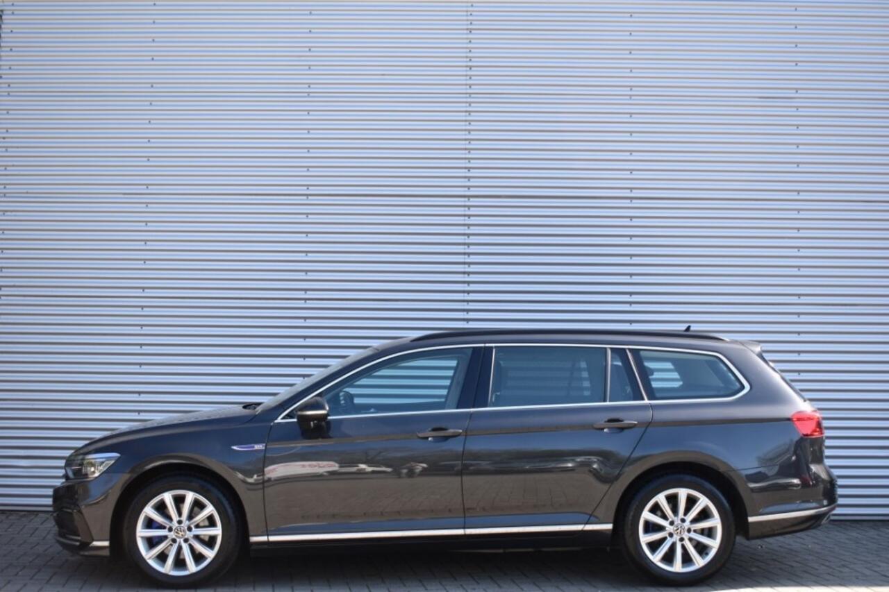 Volkswagen PASSAT 1.4 TSI PHEV GTE / ADAP. CRUISE / P.CAM. / 100% DEALER ONDH.