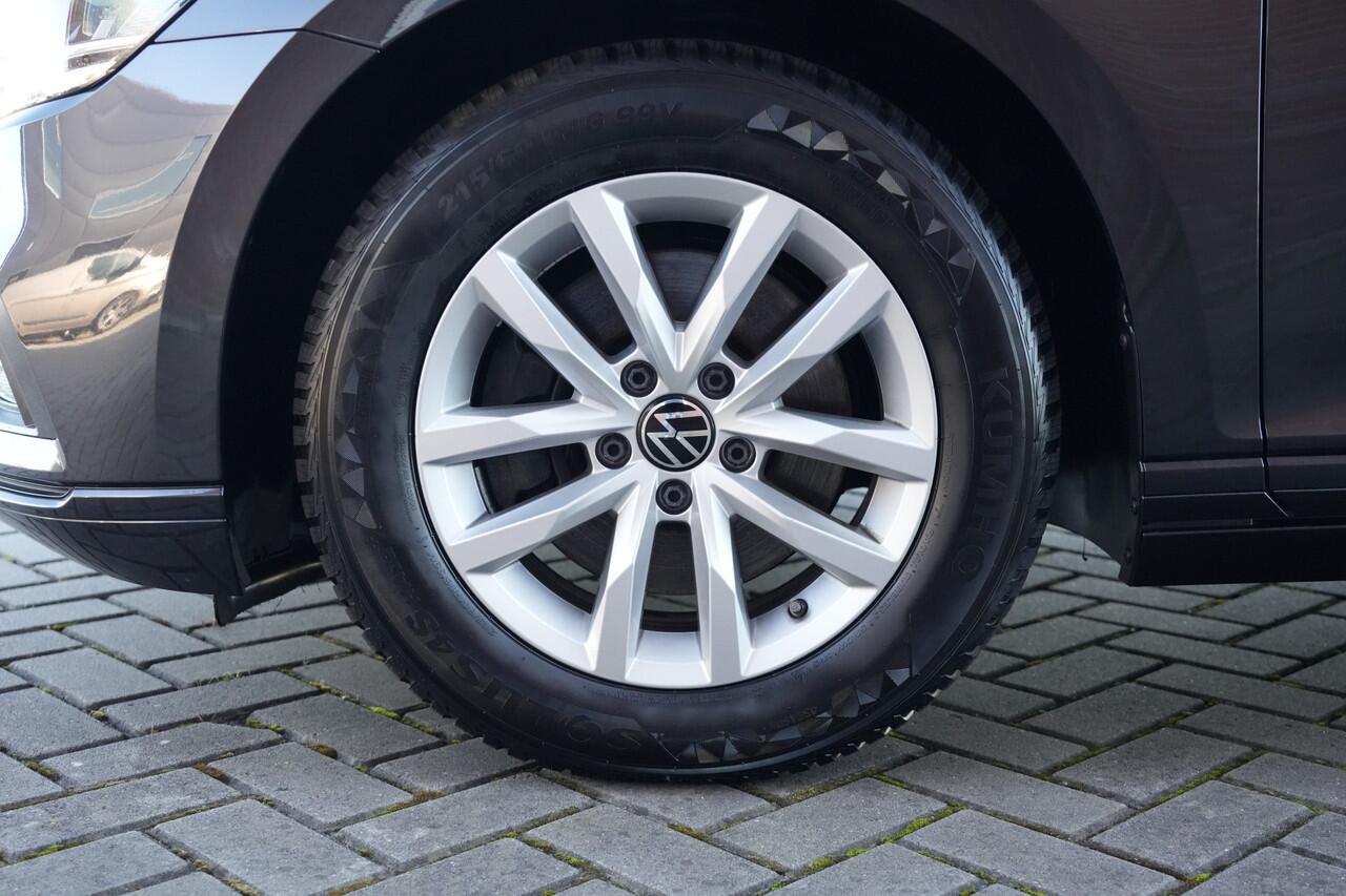 Volkswagen PASSAT Variant 1.5 eTSI Business 150pk Navigatie/Trekhaak/PDC