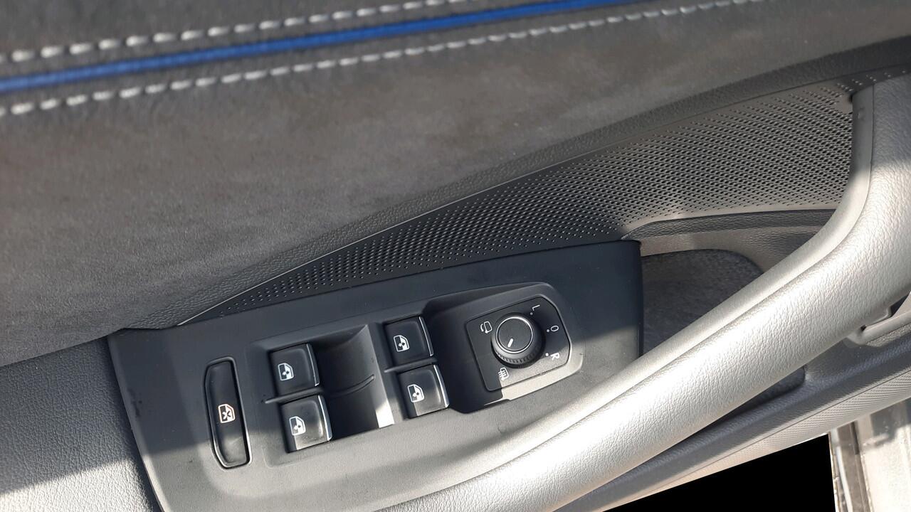 Volkswagen PASSAT Variant 1.5 eTSI R-Line Business | Trekhaak | Panoramadak