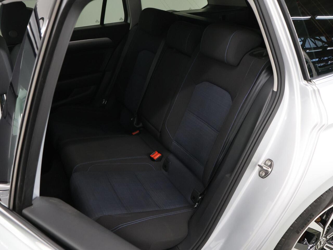 Volkswagen PASSAT Variant 1.4 TSI PHEV GTE Business | Parkeercamera | Navigatie | Cruise Control Adaptief | Stoelverwarming |