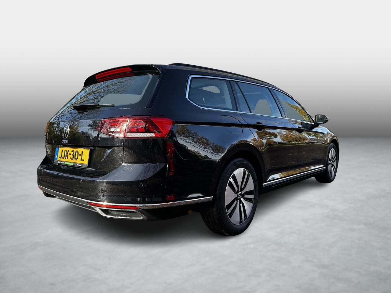 Volkswagen PASSAT Variant 1.4 TSI PHEV GTE Business | Panoramadak | Camera | Stoelverwarming |