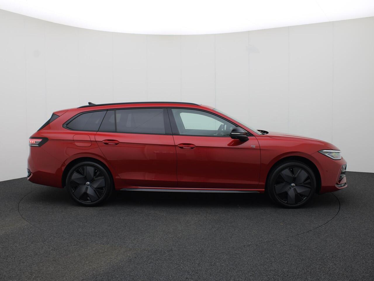 Volkswagen PASSAT 1.5 eTSI 150pk DSG R-Line-Edition · Panoramadak · 360 Camera · Head-Up Display · IQ Light · Harman Kardon Sound · Massagefunctie · Garantie t/m 22-01-2029 of 100.000km · Prijs is incl Inruilbonus . MEGA Sale