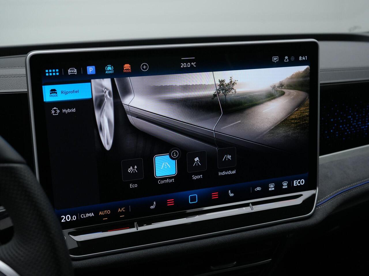 Volkswagen PASSAT Variant 1.5 eHybrid 272 pk DSG R-Line Edition | IQ Light | Harman Kardon/sound | Head-up Display | Black Style | 19 inch