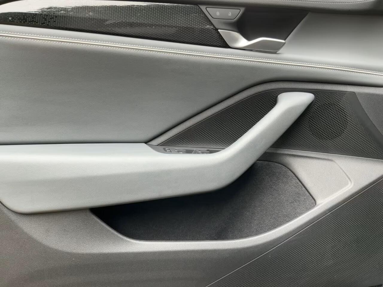 Volkswagen PASSAT Variant 2.0 TDI 150 PK DSG ACC Trekhaak Massage LED 360 Camera