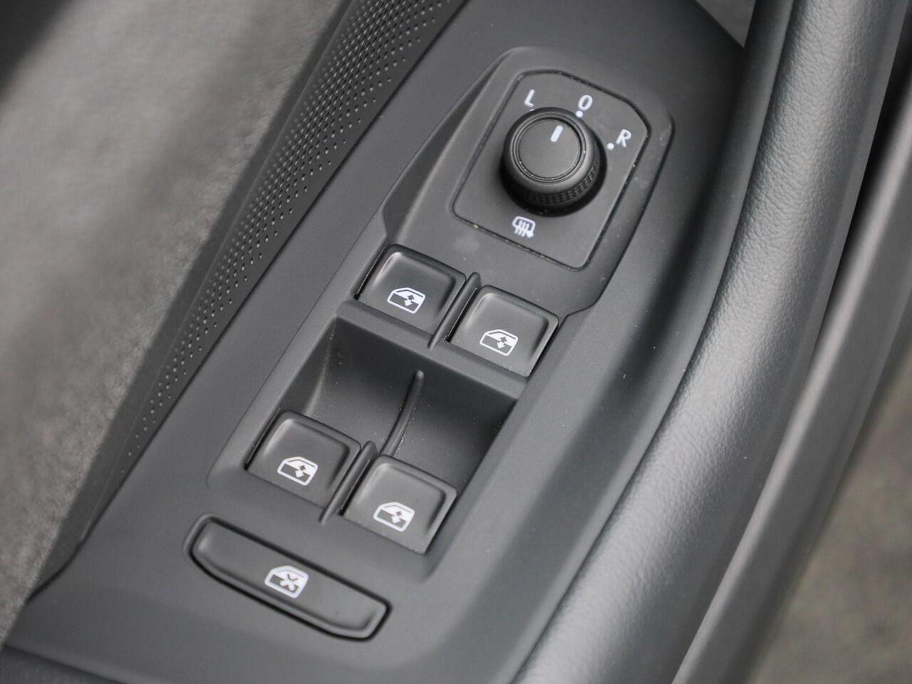 Volkswagen PASSAT Variant 1.5eTSI/150PK DSG · Navigatie · Stoel-& stuurverwarming · Apple/Android Car Play · Garantie tot juni 2026