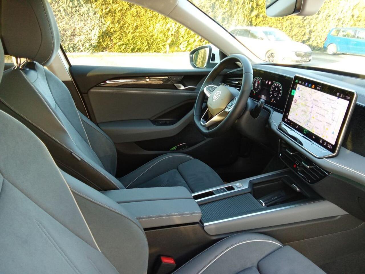 Volkswagen PASSAT Variant 2.0 TDI 150 PK DSG ACC LED 360 Camera Trekhaak Massage