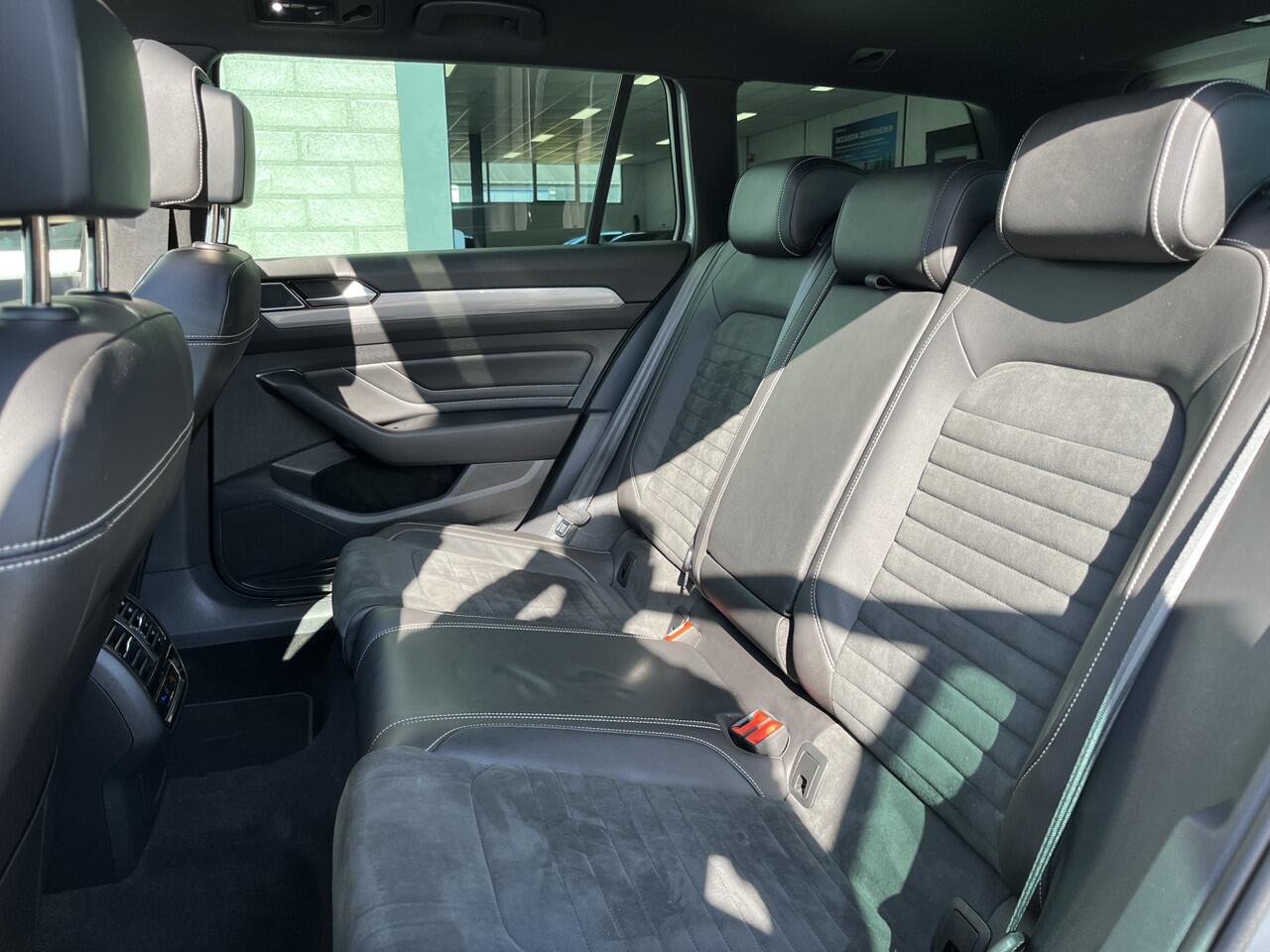 Volkswagen PASSAT Variant 1.4 TSI PHEV GTE Business / AUTOMAAT/ PANO/ ALCANTARA/ ELEKTR. TREKHAAK/ HEAD-UP DISPLAY/ KEYLESS/ MATRIX/ 3-ZONE CLIMA/ APP-CONNECT/ ADAPT. CRUISE/ NAVI/ STOEL VERWARM./ DIGITAL DASH