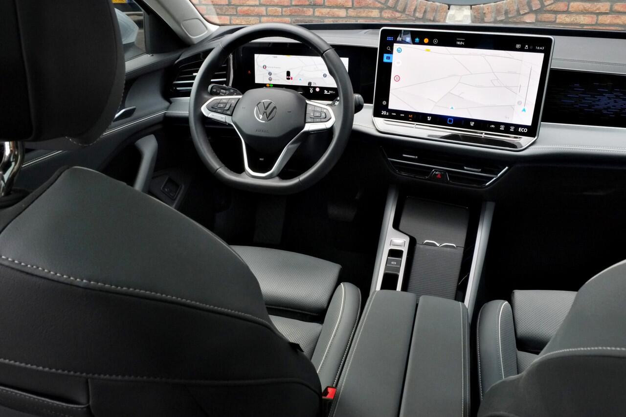 Volkswagen PASSAT Variant 1.5 eHybrid Elegance Business Trekhaak, Panoramadak, Achteruitrijcamera