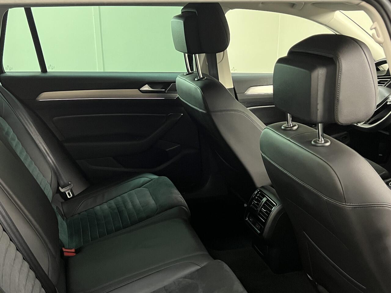 Volkswagen PASSAT Variant 1.5 TSI Highline Business R RIJKLAAR! Afn. Trekhaak / Carplay / Navi / PDC / Camera