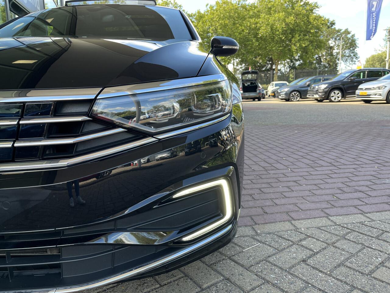 Volkswagen PASSAT Variant 1.4 TSI PHEV GTE Business / Panorma dak / Zwenkbare trekhaak / Virtual cockpit / Suede bekleding / Matrix koplampen