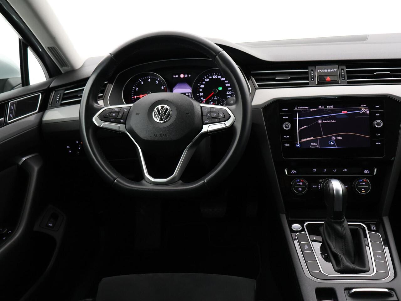 Volkswagen PASSAT Variant 1.5 TSI 150 PK DSG AUT. + WEGKL. TREKHAAK | 19 INCH LMV | ADAPTIVE CRUISE | APPLE CARPLAY | LED
