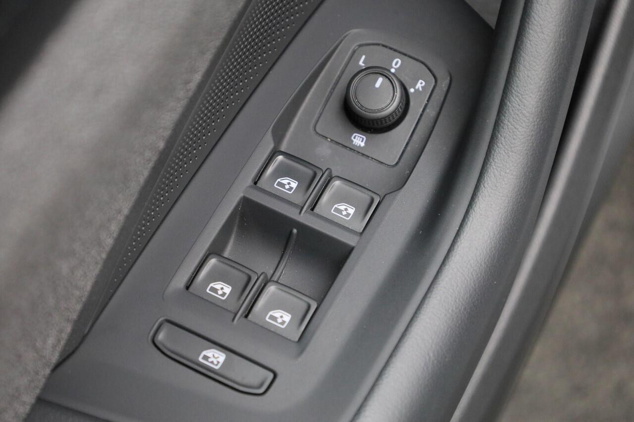 Volkswagen PASSAT Variant 1.5eTSI/150PK DSG · Navigatie · Stoel-& stuurverwarming · Apple/Android · Garantie tot juni 2026