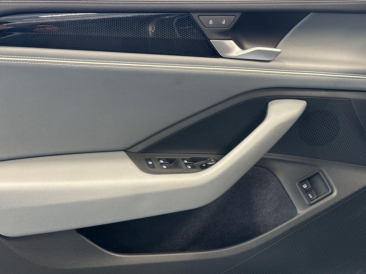 Volkswagen PASSAT Variant 1.5 204pk eHybrid Business | Design Pakket | Velgen 'Bologna', 17 inch lichtmetaal in zwart, gepolijst | Comfort Pakket Plus