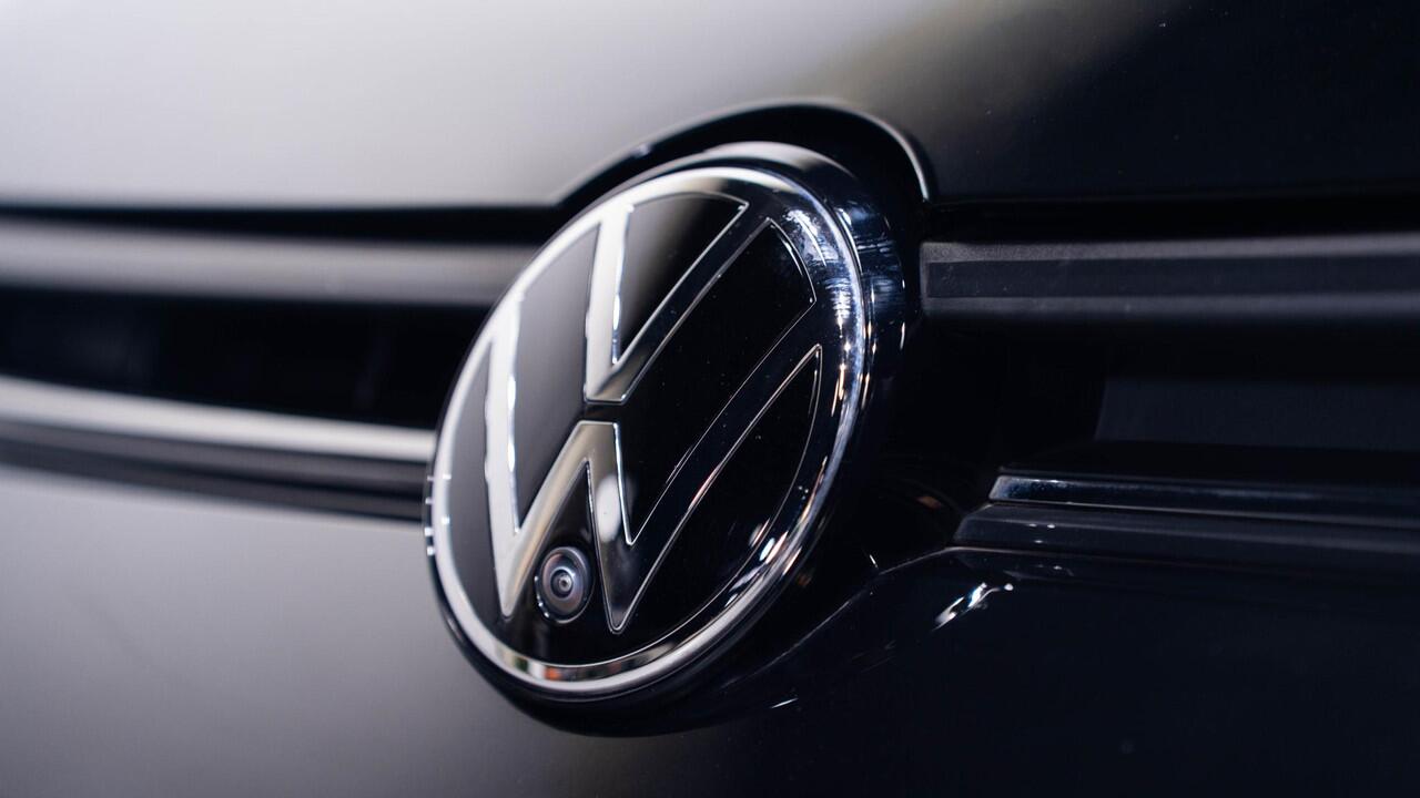 Volkswagen PASSAT Variant 1.5 eTSI Business Trekhaak IQ Drive Apple Carplay Winterpakket 360 Camera Akoestisch pakket