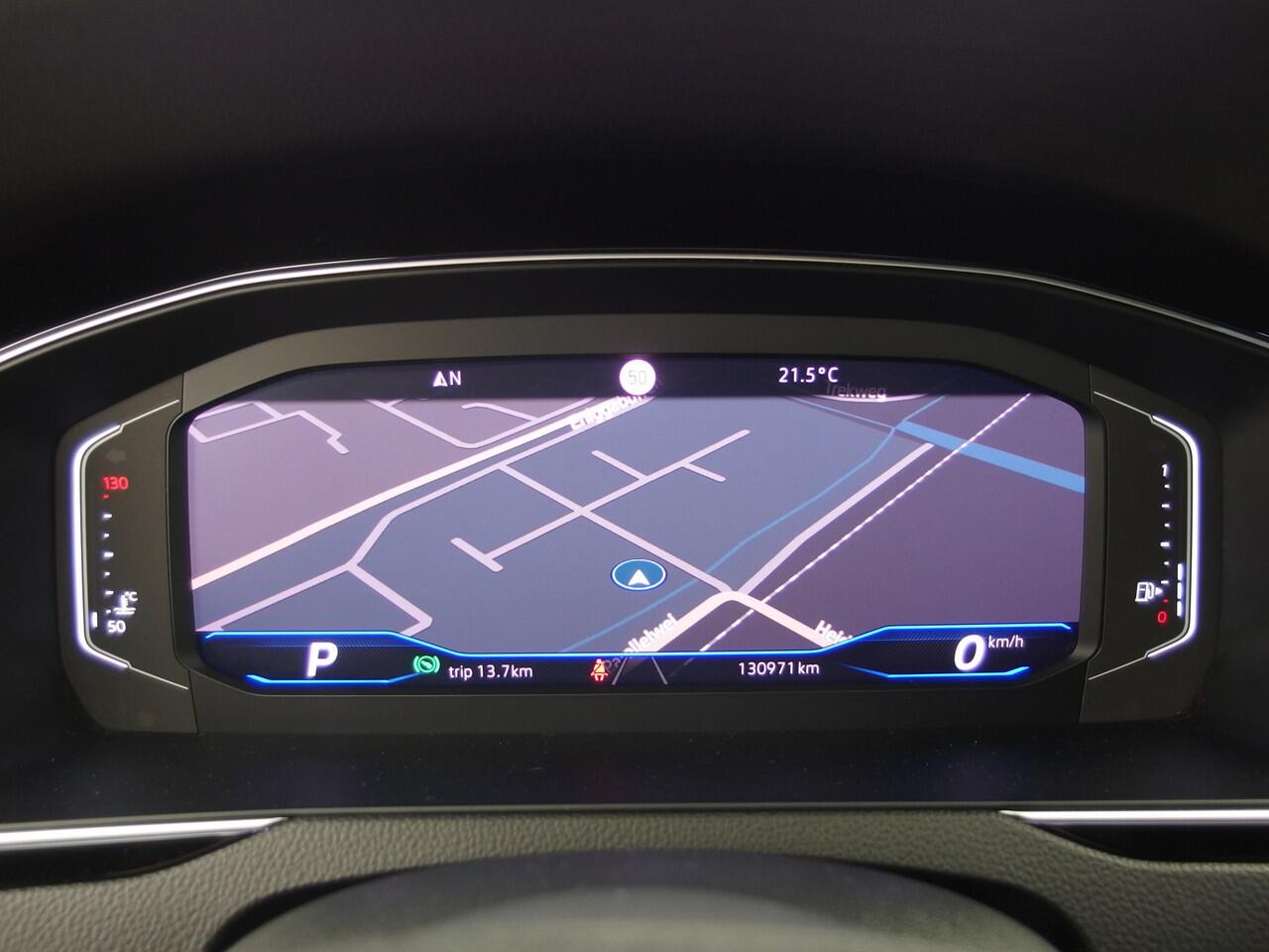 Volkswagen PASSAT Variant 1.5 TSI Elegance Business R FACELIFT / R-LINE / AUTOMAAT / GR NAVI / TREKHAAK / STOELVERW / CAMERA / FULL LED / NL-AUTO